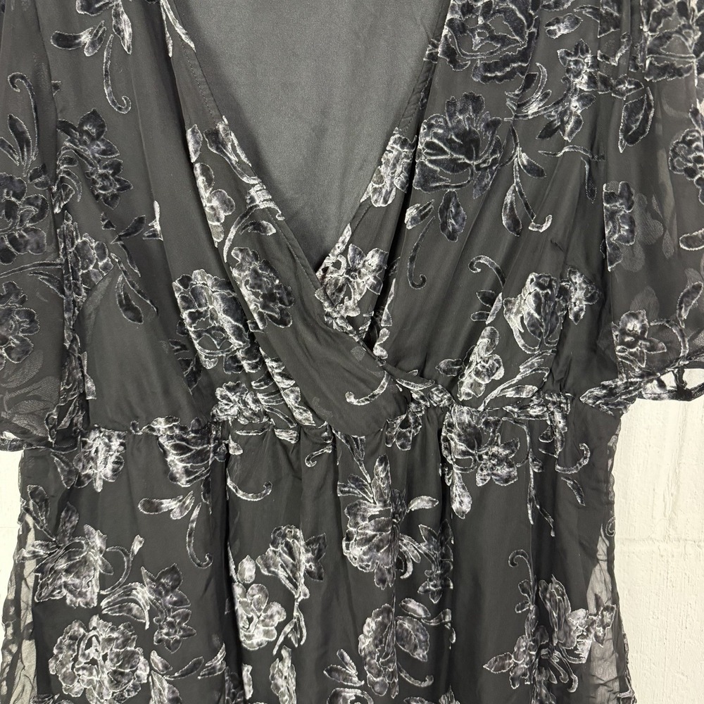 Torrid Top Black Velvet Burnout Sheer Lined Whimsigoth Dark Fairy Romantic SZ 2X - Picture 5 of 13